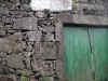 stone_gate031.jpg (73847 bytes)